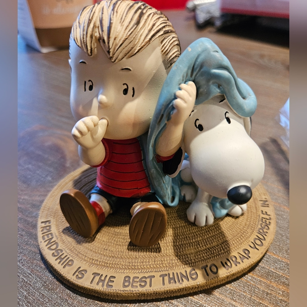 Hallmark Peanuts Snoopy Figurine